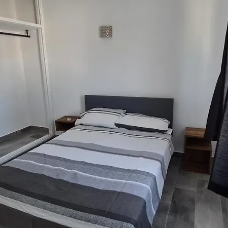 Oura - Large - Private Pool - 5 Bedrooms Вілла