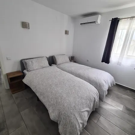 Вілла Oura - Large - Private Pool - 5 Bedrooms