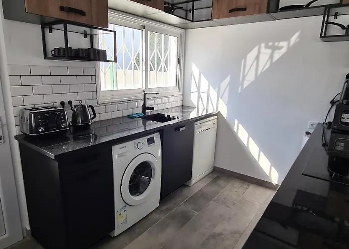 Oura - Large - Private Pool - 5 Bedrooms فيلة البوفيرا