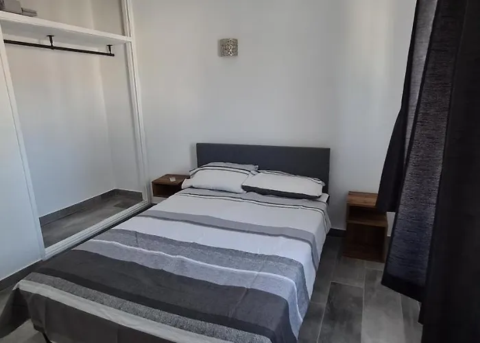 Oura - Large - Private Pool - 5 Bedrooms فيلة