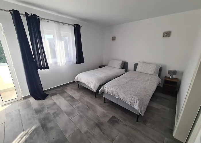 Oura - Large - Private Pool - 5 Bedrooms فيلة