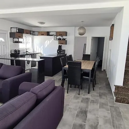 Oura - Large - Private Pool - 5 Bedrooms * Albufeira